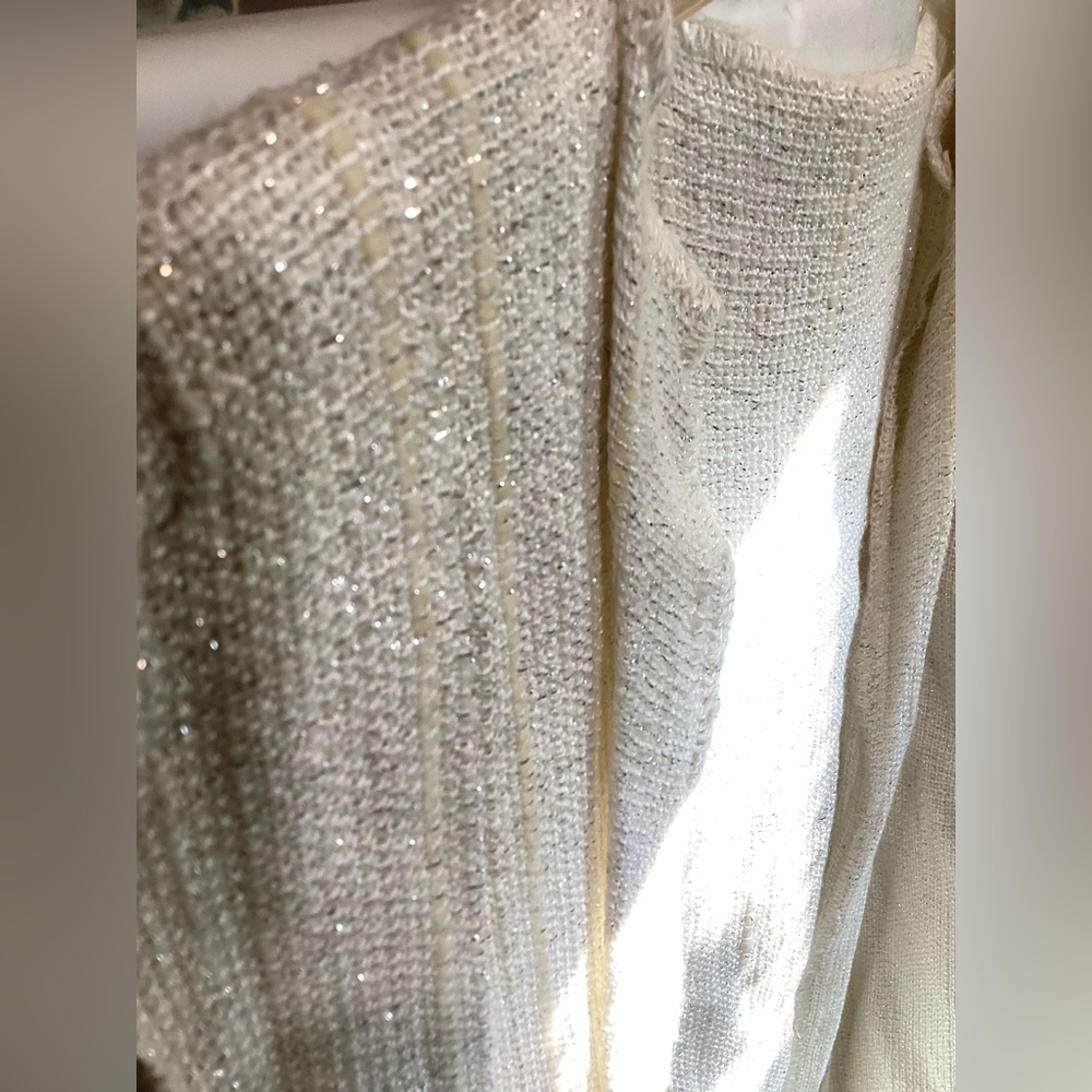 shiny silver lightweight long open vest. S M
